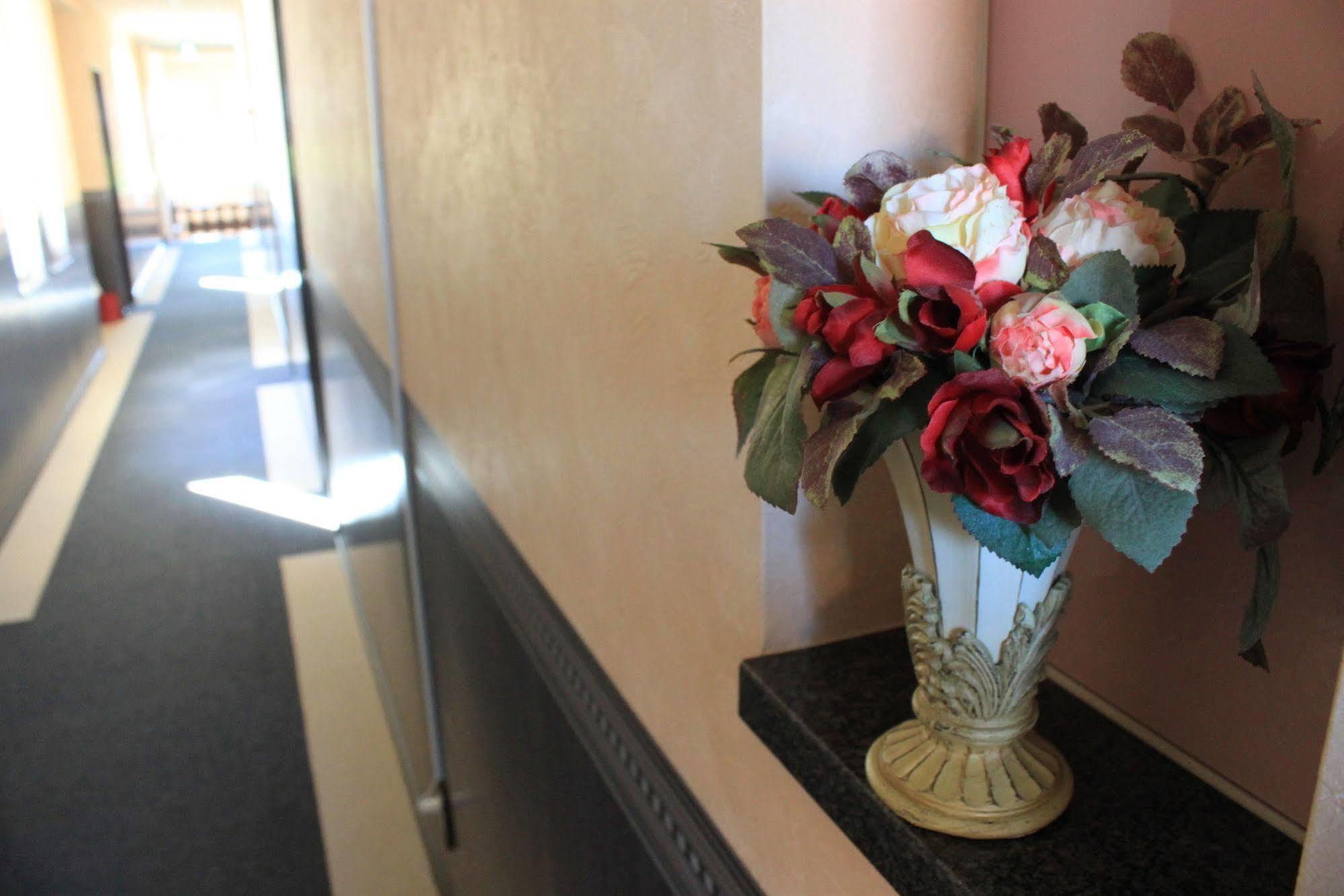 Petit Hotel Blanc Fleur Nakafurano Экстерьер фото