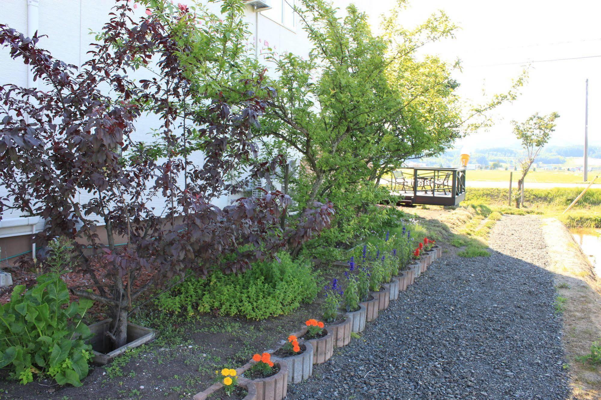 Petit Hotel Blanc Fleur Nakafurano Экстерьер фото